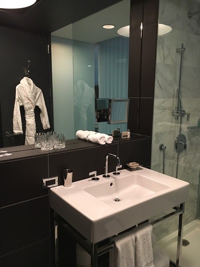 hotel_bathroom