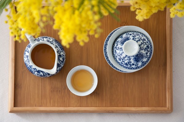 Dark Iris Oolong and Peach Ice Cream Float - August Uncommon Tea